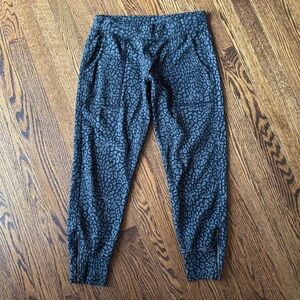 Sundays Women’s 1 Jogger Sweatpants Cheetah Leopard Print Zip Up Hems Elastic